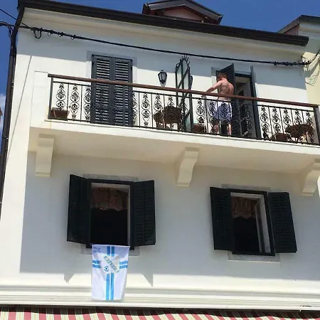 Authentic Konukevi Baška